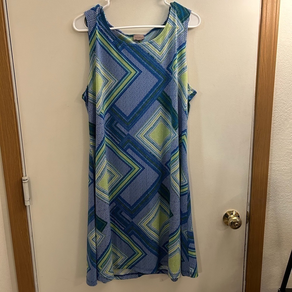 Chicos Easywear Jersey 2 (L) Blue
Green Geometric Print Sleeveless Shift
Dress